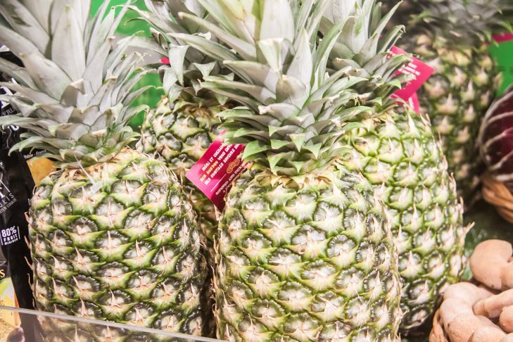 Запах и прикосновение: как выбрать в магазине спелый ананас — больше никогда не ошибетесь