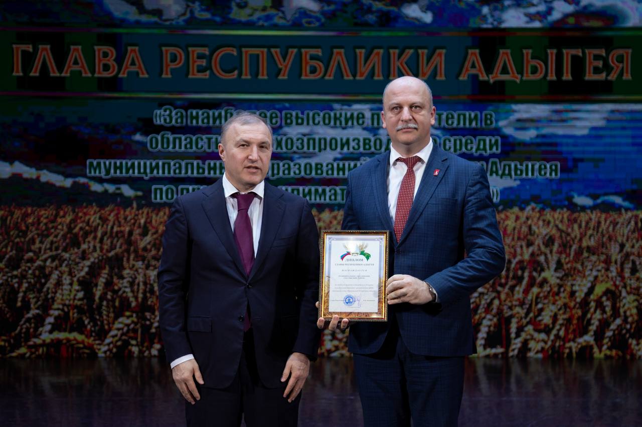 В Адыгее чествовали лидеров уборочной страды В Адыгее чествовали лидеров уборочной страды