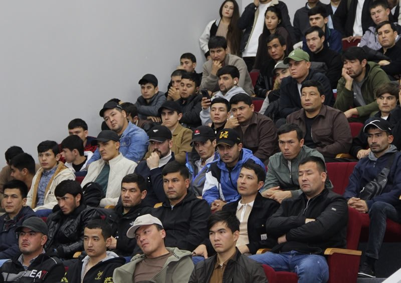 Сотрудники управления по вопросам миграции регионального МВД и общественники встретились с иностранцами, обучающимися в ВУЗах Адыгеи Сотрудники управления по вопросам миграции регионального МВД и общественники встретились с иностранцами, обучающимися в ВУЗах Адыгеи