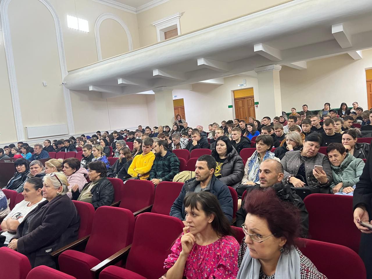 Сотрудники МЧС России продолжают активную работу с населением Сотрудники МЧС России продолжают активную работу с населением