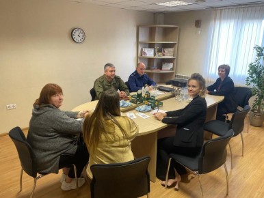 Исполняющий обязанности прокурора Тахтамукайского района Михаил Гадырка совместно с военным комиссаром города Адыгейска, Тахтамукайского и Теучежского районов Рамазаном Гонежуком провели встречу с коллективом ООО «Новые...