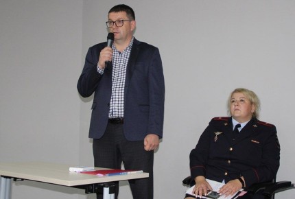 Сотрудники управления по вопросам миграции регионального МВД и общественники встретились с иностранцами, обучающимися в ВУЗах Адыгеи