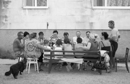 Почему соседи стали чужими? Заглянем в прошлое и обрисуем настоящее