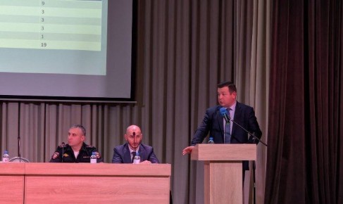 В Шовгеновском районе полицейские приняли участие в муниципальных школьных родительских собраниях