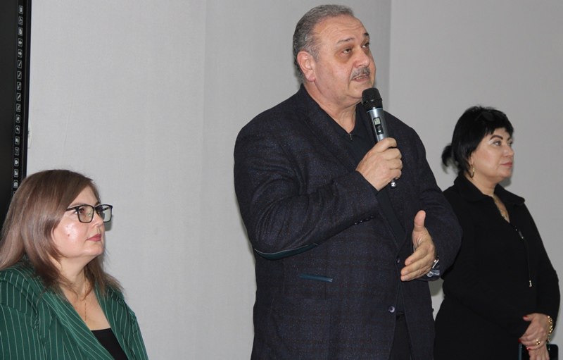 Сотрудники управления по вопросам миграции регионального МВД и общественники встретились с иностранцами, обучающимися в ВУЗах Адыгеи Сотрудники управления по вопросам миграции регионального МВД и общественники встретились с иностранцами, обучающимися в ВУЗах Адыгеи