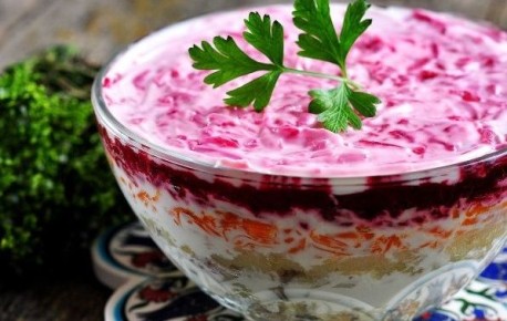 Селедка под шубой: любимый салат с современным штрихом