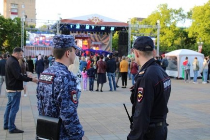 Полиция Адыгеи напоминает гражданам об ограничительных мерах в местах с массовым скоплением людей