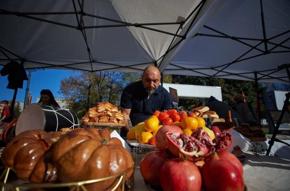 В Адыгее отметили один из самых колоритных государственных праздников — День народного единства В Адыгее отметили один из самых колоритных государственных праздников — День народного единства