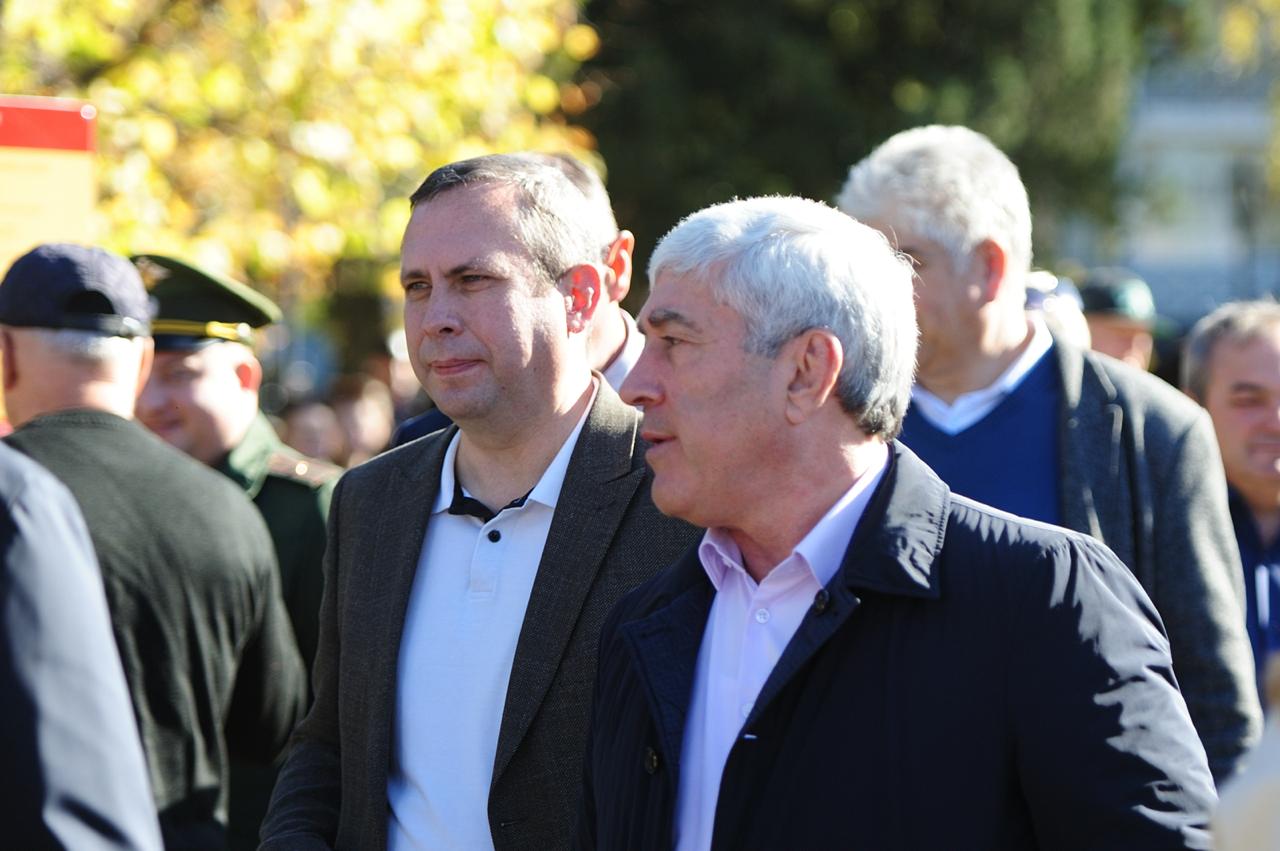 Геннадий Митрофанов: Майкопская площадь Дружбы сегодня стала местом проведения праздничных мероприятий, посвященных Дню народного единства! Геннадий Митрофанов: Майкопская площадь Дружбы сегодня стала местом проведения праздничных мероприятий, посвященных Дню народного единства!