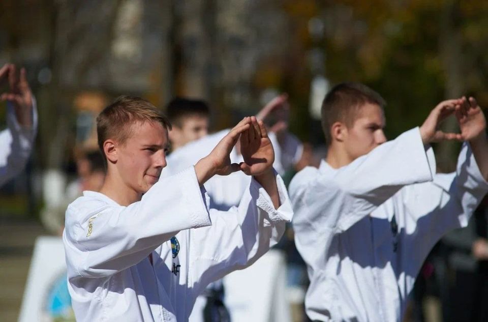 В Адыгее отметили один из самых колоритных государственных праздников — День народного единства В Адыгее отметили один из самых колоритных государственных праздников — День народного единства