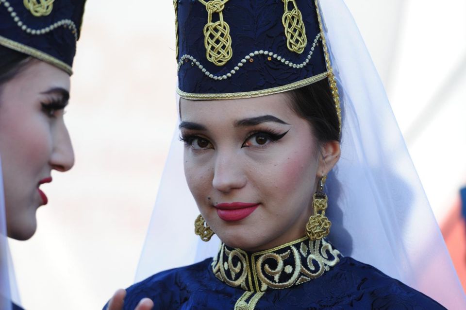 Площадь Дружбы в Майкопе сегодня стала местом проведения праздничных мероприятий, посвященных Дню народного единства! Площадь Дружбы в Майкопе сегодня стала местом проведения праздничных мероприятий, посвященных Дню народного единства!