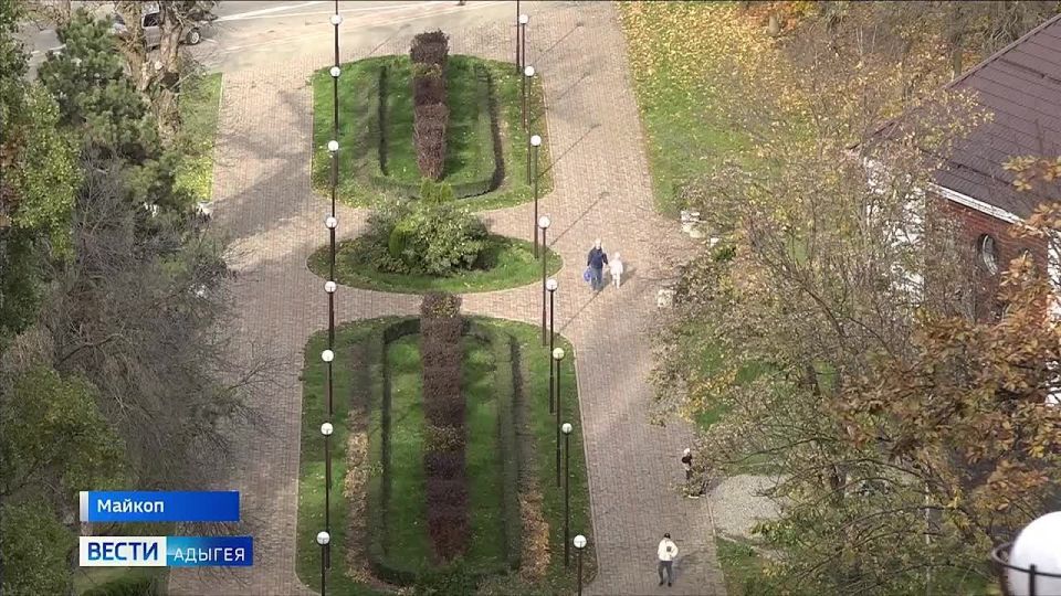 В столице Адыгеи в рамках проекта по созданию новых объектов туристической инфраструктуры на одной из смотровых площадок лесопарковой зоны Мэздах установлен биноскоп