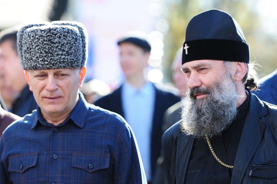 Геннадий Митрофанов: Майкопская площадь Дружбы сегодня стала местом проведения праздничных мероприятий, посвященных Дню народного единства! Геннадий Митрофанов: Майкопская площадь Дружбы сегодня стала местом проведения праздничных мероприятий, посвященных Дню народного единства!