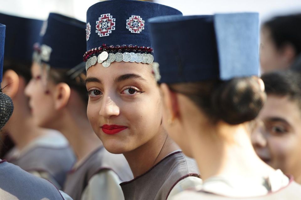 Площадь Дружбы в Майкопе сегодня стала местом проведения праздничных мероприятий, посвященных Дню народного единства! Площадь Дружбы в Майкопе сегодня стала местом проведения праздничных мероприятий, посвященных Дню народного единства!