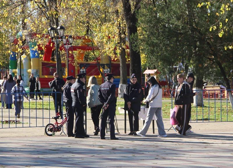 Полиция Адыгеи обеспечила охрану общественного порядка и безопасность на мероприятиях, посвящённых празднованию Дня народного единства
