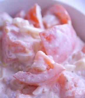 Три оригинальных салата с помидорами: неизменный вкус лета на вашем столе