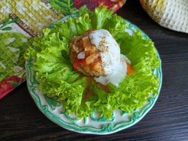 Нежные мясные тефтели с рисом и подливкой: домашний рецепт на каждый день