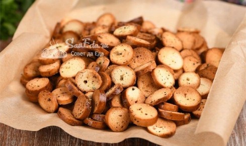 Неожиданный рецепт: как быстро и просто сделать вкусные домашние сухарики