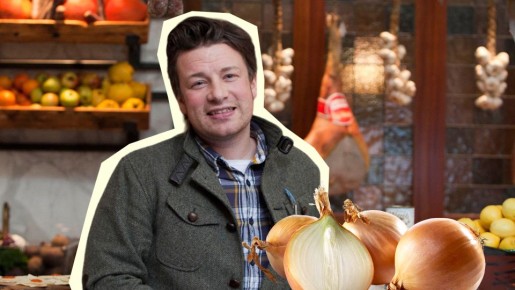 Луковая вонь не разнесется по всей квартире: добавьте этот продукт во время жарки