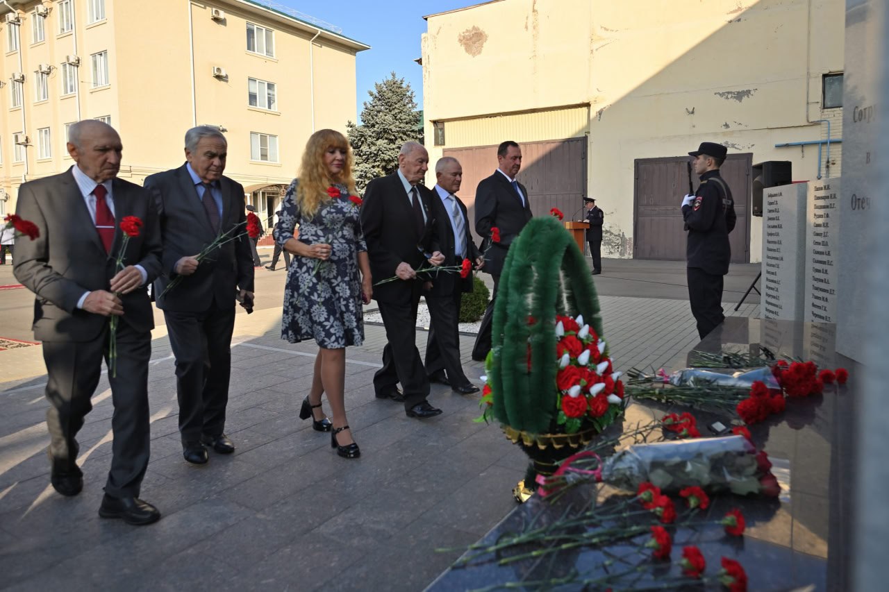 Глава Адыгеи Мурат Кумпилов поздравил сотрудников органов внутренних дел республики с наступающим профессиональным праздником Глава Адыгеи Мурат Кумпилов поздравил сотрудников органов внутренних дел республики с наступающим профессиональным праздником