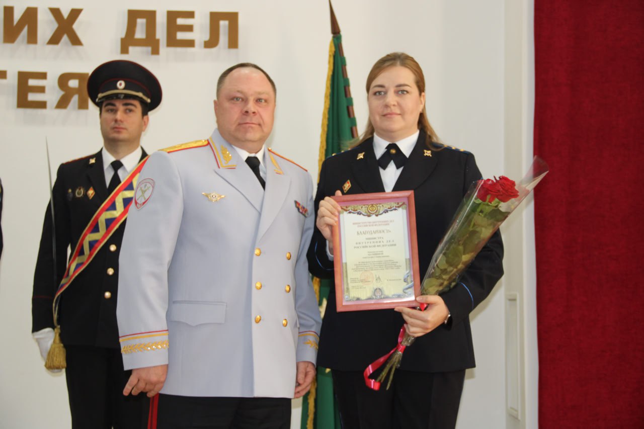 С профессиональным праздником сотрудников полиции также поздравили председатель Госсовета-Хасэ Республике Адыгея Владимир Нарожный, начальник управления ФСБ России по Республике Адыгея Михаил Кемеров, заместитель начальника... С профессиональным праздником сотрудников полиции также поздравили председатель Госсовета-Хасэ Республике Адыгея Владимир Нарожный, начальник управления ФСБ России по Республике Адыгея Михаил Кемеров, заместитель начальника...