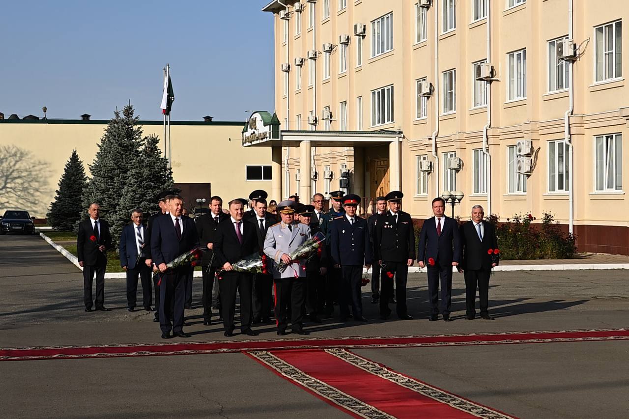 Глава Адыгеи поздравил сотрудников и ветеранов органов внутренних дел с профессиональным праздником Глава Адыгеи поздравил сотрудников и ветеранов органов внутренних дел с профессиональным праздником