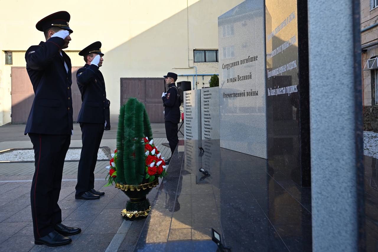 Глава Адыгеи поздравил сотрудников и ветеранов органов внутренних дел с профессиональным праздником Глава Адыгеи поздравил сотрудников и ветеранов органов внутренних дел с профессиональным праздником