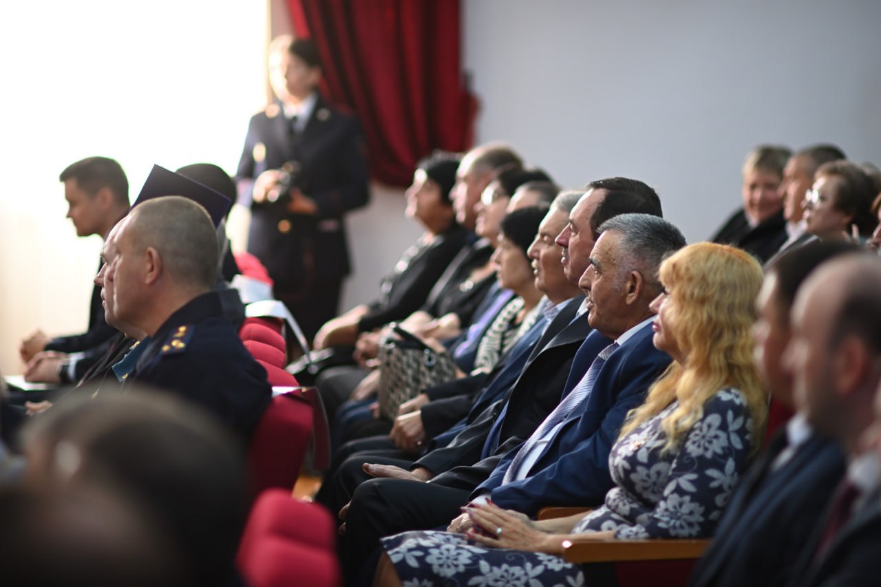 Мурат Кумпилов: В стенах Министерства внутренних дел по Республике Адыгея состоялось торжественное собрание, посвящённое профессиональному празднику сотрудников МВД России Мурат Кумпилов: В стенах Министерства внутренних дел по Республике Адыгея состоялось торжественное собрание, посвящённое профессиональному празднику сотрудников МВД России