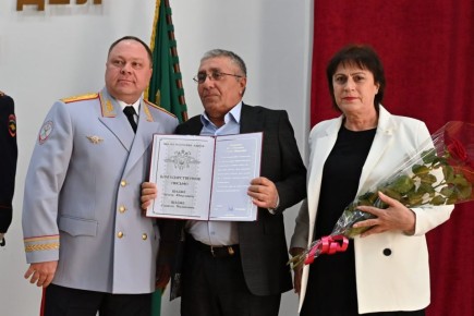 С профессиональным праздником сотрудников полиции также поздравили председатель Госсовета-Хасэ Республике Адыгея Владимир Нарожный, начальник управления ФСБ России по Республике Адыгея Михаил Кемеров, заместитель начальника...