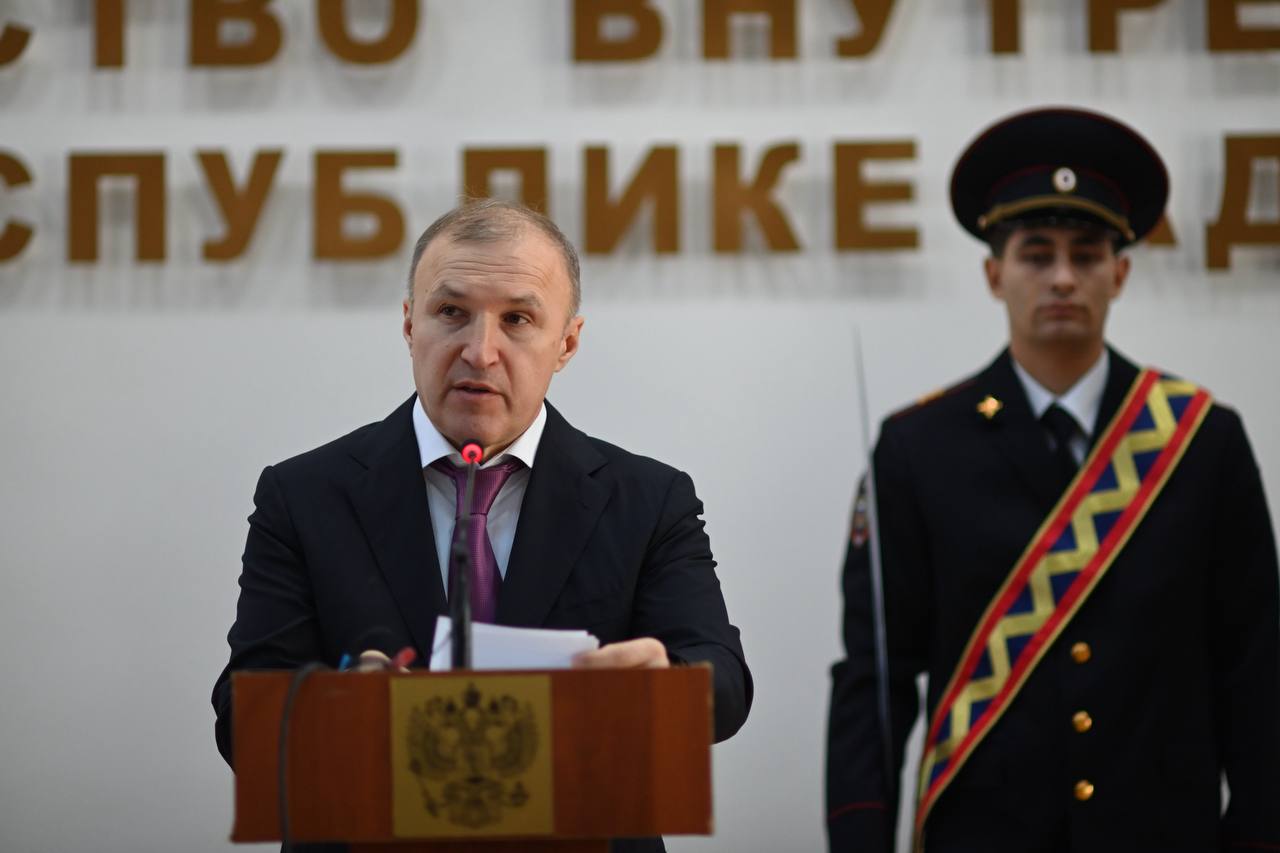 Глава Адыгеи поздравил сотрудников и ветеранов органов внутренних дел с профессиональным праздником Глава Адыгеи поздравил сотрудников и ветеранов органов внутренних дел с профессиональным праздником
