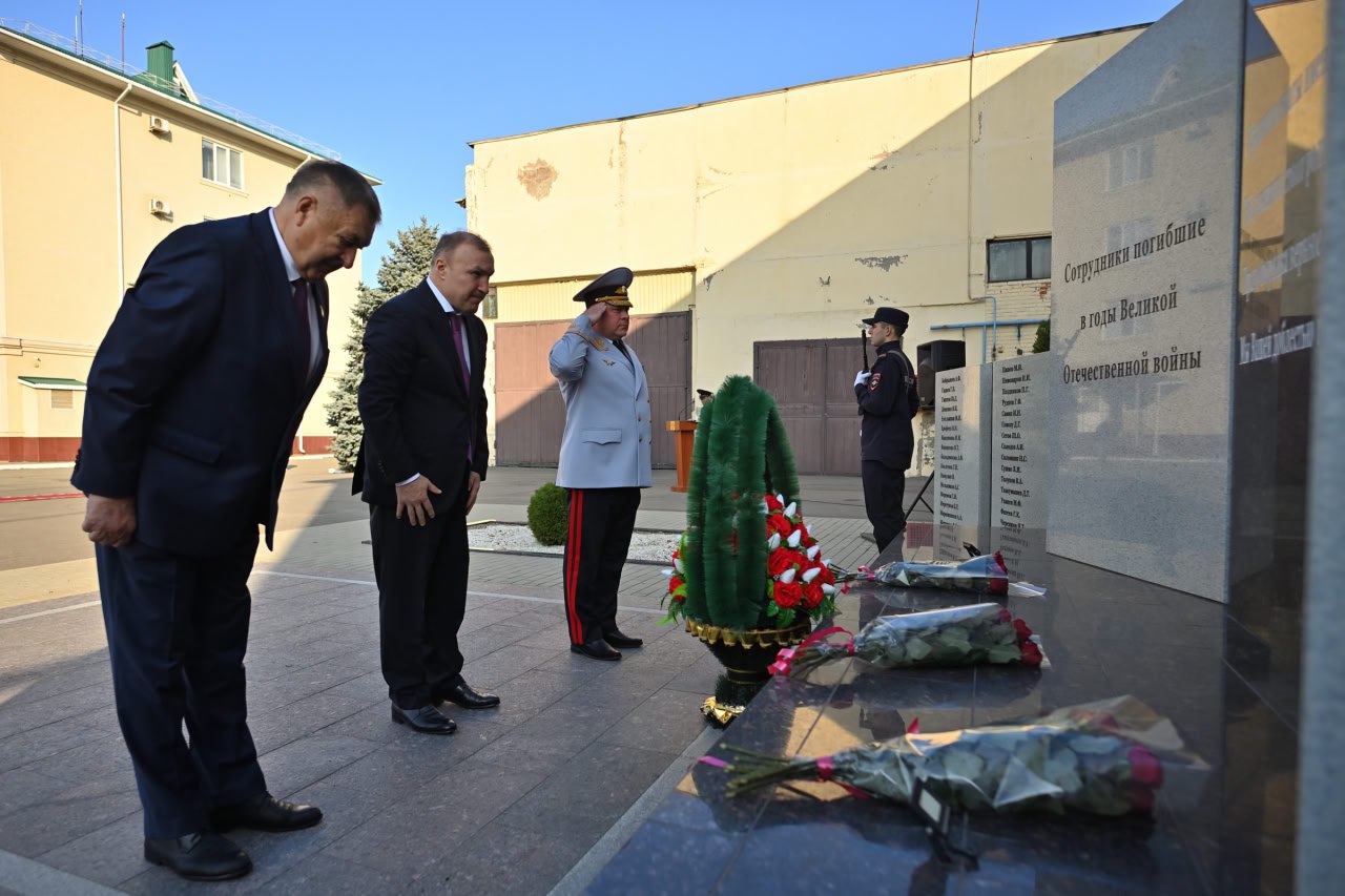 Глава Адыгеи Мурат Кумпилов поздравил сотрудников органов внутренних дел республики с наступающим профессиональным праздником Глава Адыгеи Мурат Кумпилов поздравил сотрудников органов внутренних дел республики с наступающим профессиональным праздником