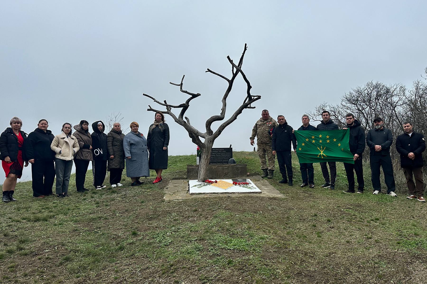 Мурат Кумпилов: В канун памятной даты земляки Хусена Андрухаева – делегация Шовгеновского района Республики Адыгея – посетили село Дьяково в Луганской Народной Республике, где 8 ноября 1941 года совершил свой исторический... Мурат Кумпилов: В канун памятной даты земляки Хусена Андрухаева – делегация Шовгеновского района Республики Адыгея – посетили село Дьяково в Луганской Народной Республике, где 8 ноября 1941 года совершил свой исторический...