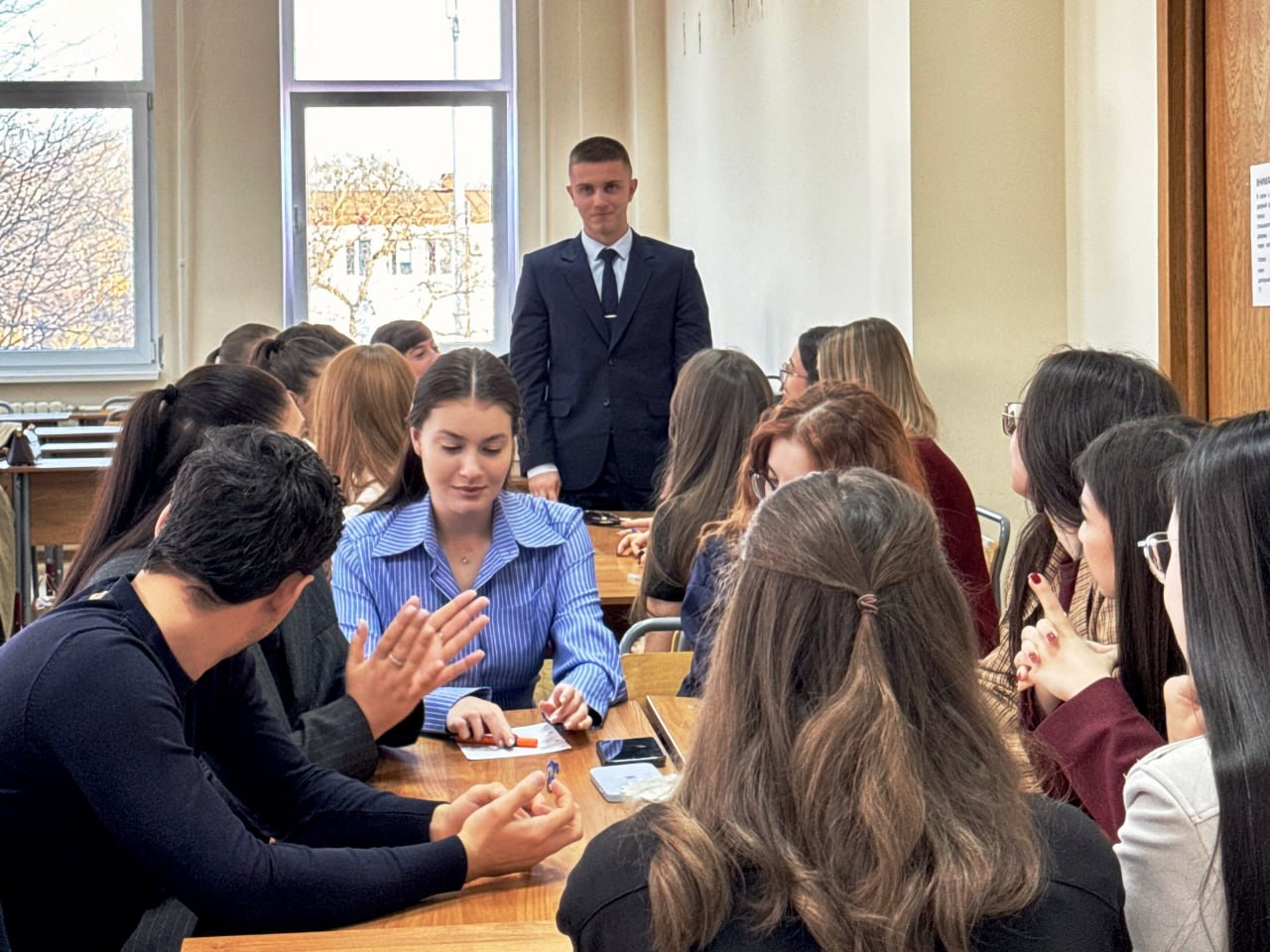 В викторине приняли участие три команды из студентов второго и третьего курса, возглавляемые «капитанами»: «Удычаковцы», «Стражи выбора» и «Защитники демократии. За состязаниями наблюдали более 70 студентов региона –... В викторине приняли участие три команды из студентов второго и третьего курса, возглавляемые «капитанами»: «Удычаковцы», «Стражи выбора» и «Защитники демократии. За состязаниями наблюдали более 70 студентов региона –...