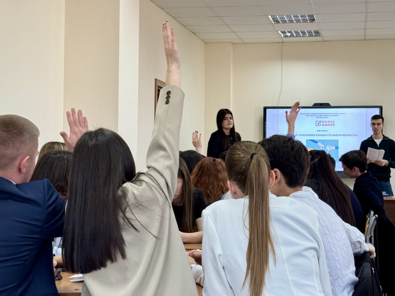 В викторине приняли участие три команды из студентов второго и третьего курса, возглавляемые «капитанами»: «Удычаковцы», «Стражи выбора» и «Защитники демократии. За состязаниями наблюдали более 70 студентов региона –...