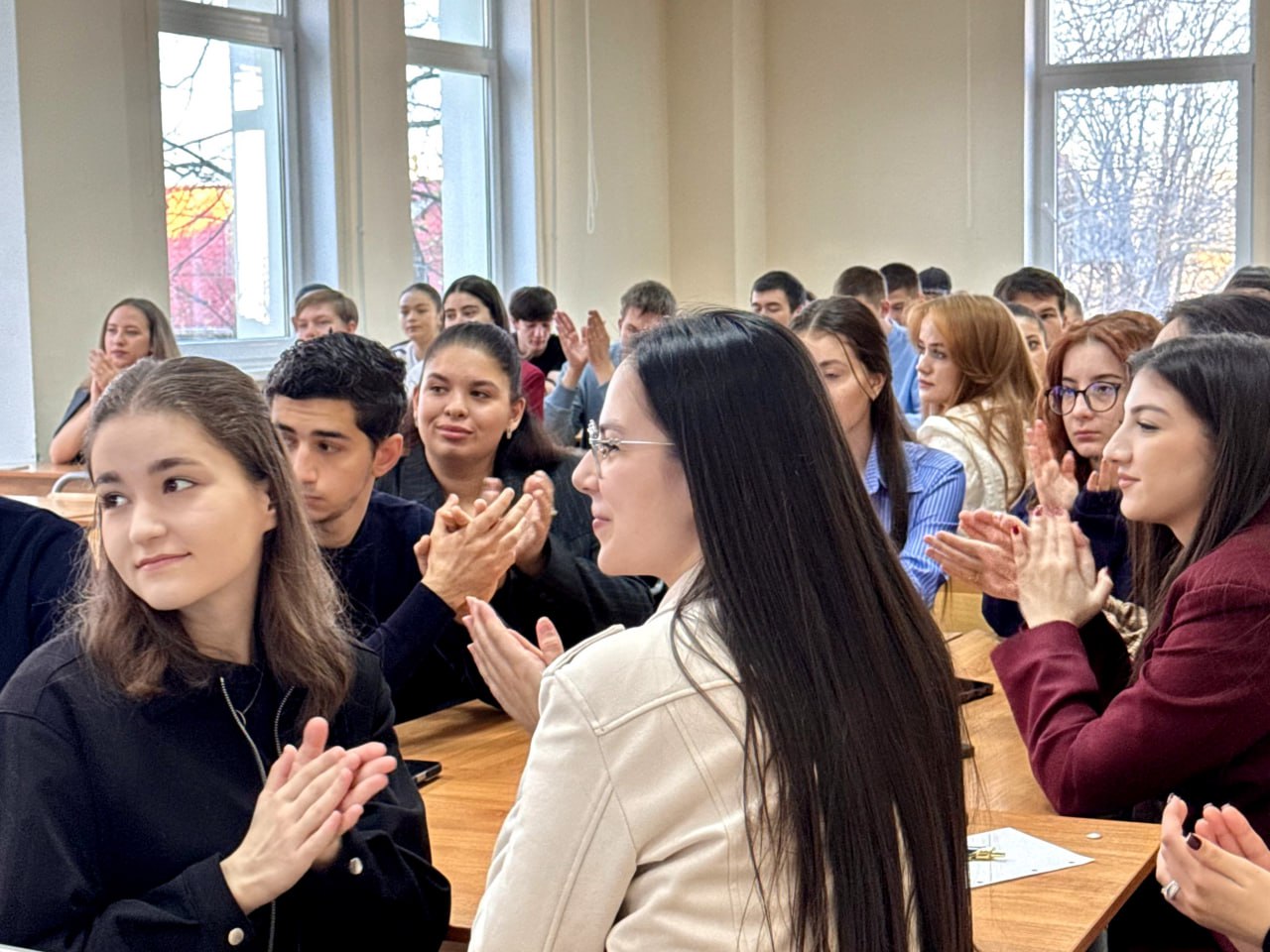 В викторине приняли участие три команды из студентов второго и третьего курса, возглавляемые «капитанами»: «Удычаковцы», «Стражи выбора» и «Защитники демократии. За состязаниями наблюдали более 70 студентов региона –... В викторине приняли участие три команды из студентов второго и третьего курса, возглавляемые «капитанами»: «Удычаковцы», «Стражи выбора» и «Защитники демократии. За состязаниями наблюдали более 70 студентов региона –...