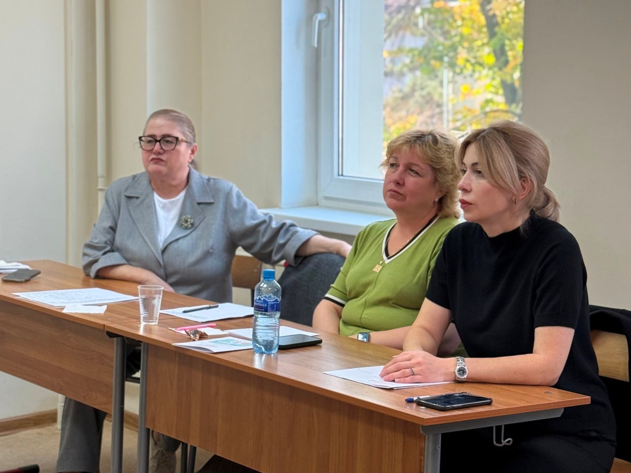 В викторине приняли участие три команды из студентов второго и третьего курса, возглавляемые «капитанами»: «Удычаковцы», «Стражи выбора» и «Защитники демократии. За состязаниями наблюдали более 70 студентов региона –... В викторине приняли участие три команды из студентов второго и третьего курса, возглавляемые «капитанами»: «Удычаковцы», «Стражи выбора» и «Защитники демократии. За состязаниями наблюдали более 70 студентов региона –...