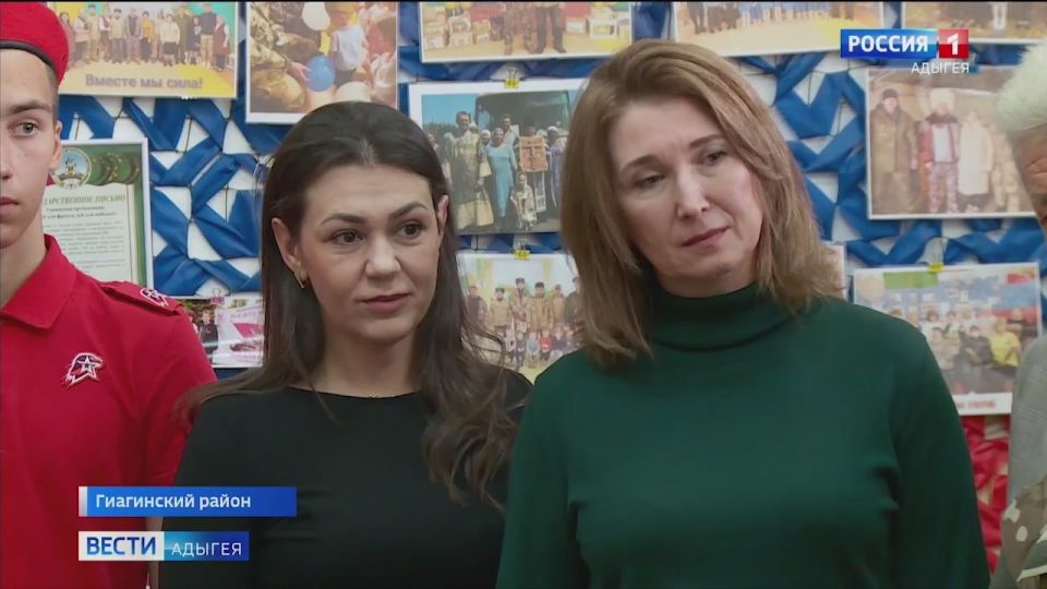 Сотрудники образовательных организаций Майкопского района передали 75 тысяч рублей на приобретение материала для маскировочных сетей волонтерам группы "Всё для фронта, всё для Победы!" Гиагинского района