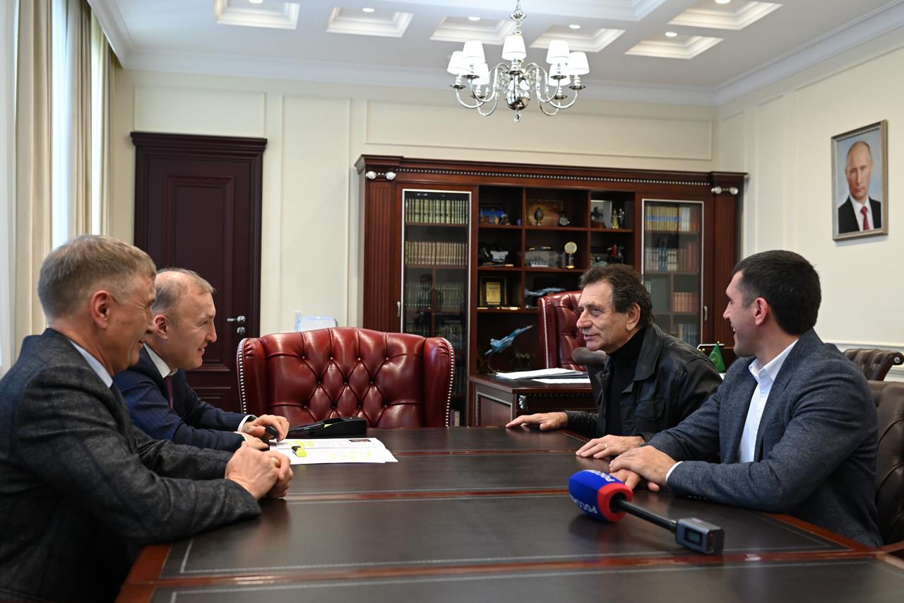 Глава Адыгеи провел встречу с ректором Театрального института им. Б. Щукина Глава Адыгеи провел встречу с ректором Театрального института им. Б. Щукина