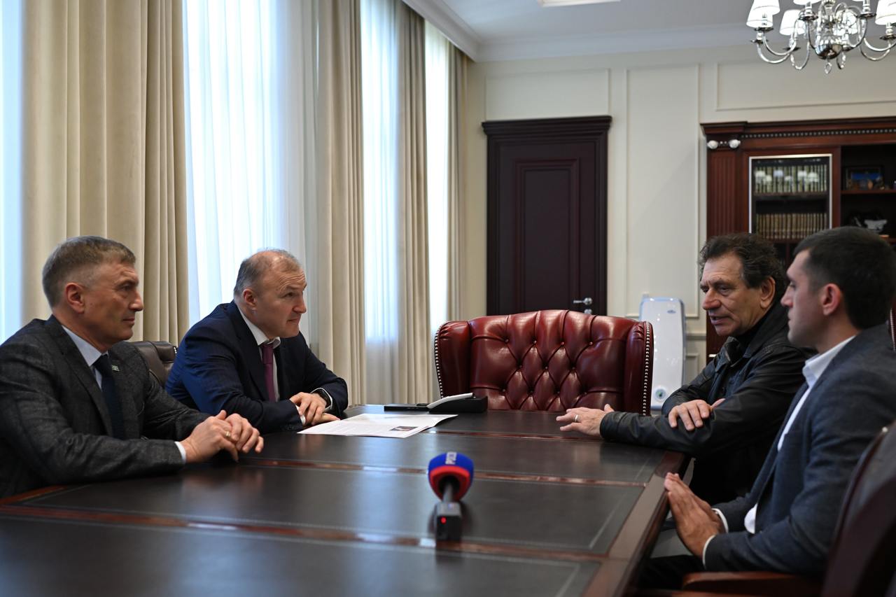 Глава Адыгеи провел встречу с ректором Театрального института им. Б. Щукина