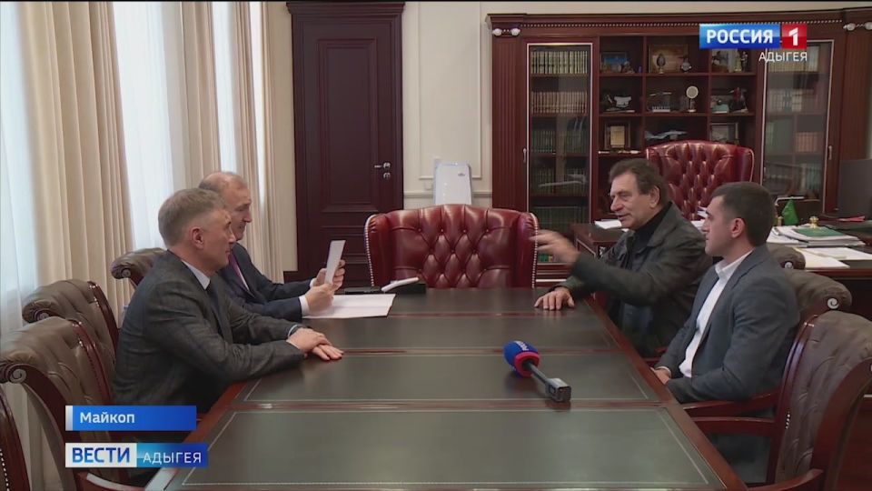 Глава Адыгеи Мурат Кумпилов провел встречу с ректором Театрального института имени Бориса Щукина, народным артистом России Евгением Князевым