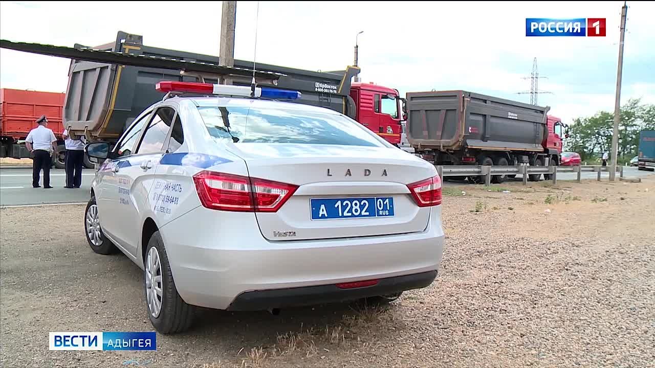 Новый факт получения взятки в сфере автодорожного надзора выявили сотрудники Управления ФСБ России по Адыгее
