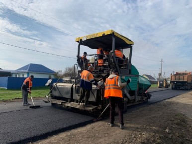 На средства национального проекта «Инфраструктура для жизни» в Гиагинском районе нашей республики ведется ремонт региональной автомобильной дороги Подъезд к ст. Дондуковской