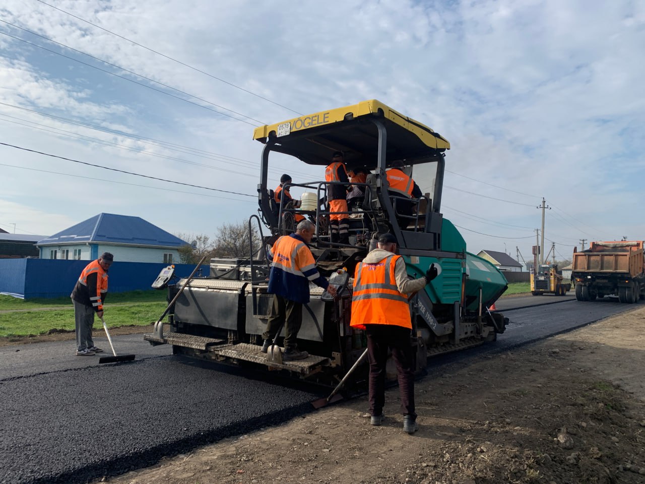 На средства национального проекта «Инфраструктура для жизни» в Гиагинском районе нашей республики ведется ремонт региональной автомобильной дороги Подъезд к ст. Дондуковской