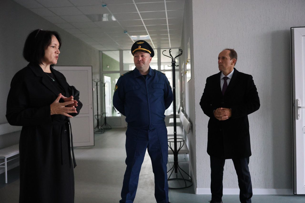 Прокурором Майкопского района Аскером Набоковым совместно с главой муниципального образования Майкопский район Михаилом Марьиным, главным врачом Майкопской ЦРБ Аллой Чернышевой и представителями подрядной организации... Прокурором Майкопского района Аскером Набоковым совместно с главой муниципального образования Майкопский район Михаилом Марьиным, главным врачом Майкопской ЦРБ Аллой Чернышевой и представителями подрядной организации...