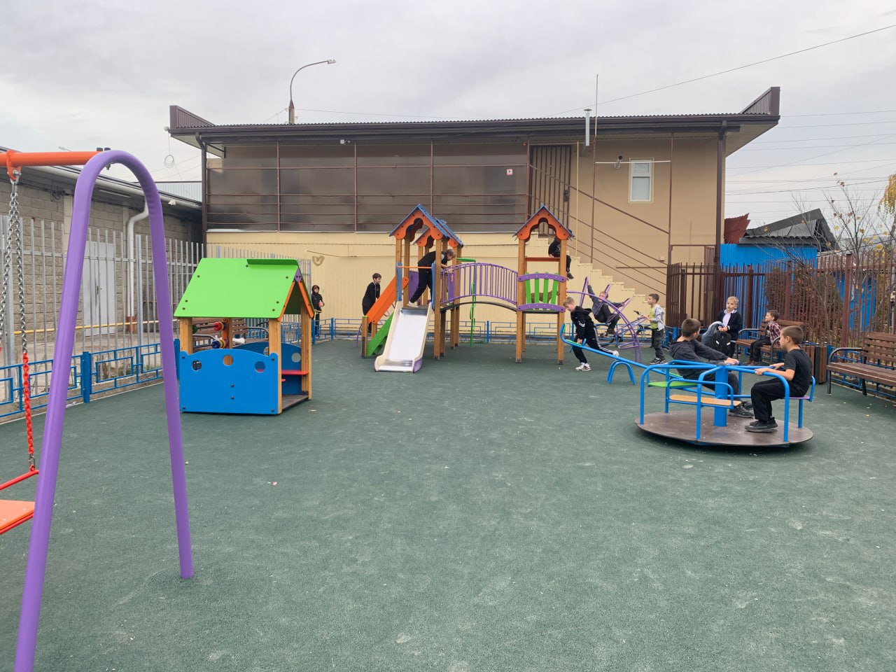 В Майкопе завершены работы по благоустройству общественной территории на улице Свердлова В Майкопе завершены работы по благоустройству общественной территории на улице Свердлова