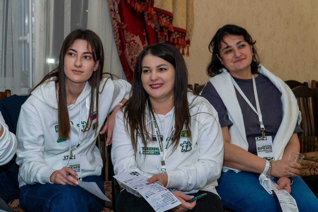 Более 100 лидеров молодежной политики Адыгеи приняли участие в региональном слете «Молодежка» Более 100 лидеров молодежной политики Адыгеи приняли участие в региональном слете «Молодежка»