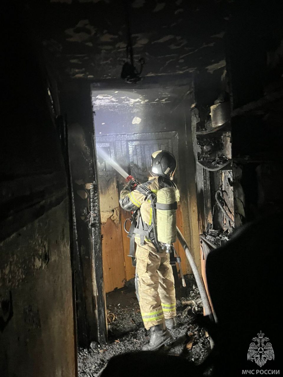 В Майкопе на пожаре спасен 1 человек В Майкопе на пожаре спасен 1 человек