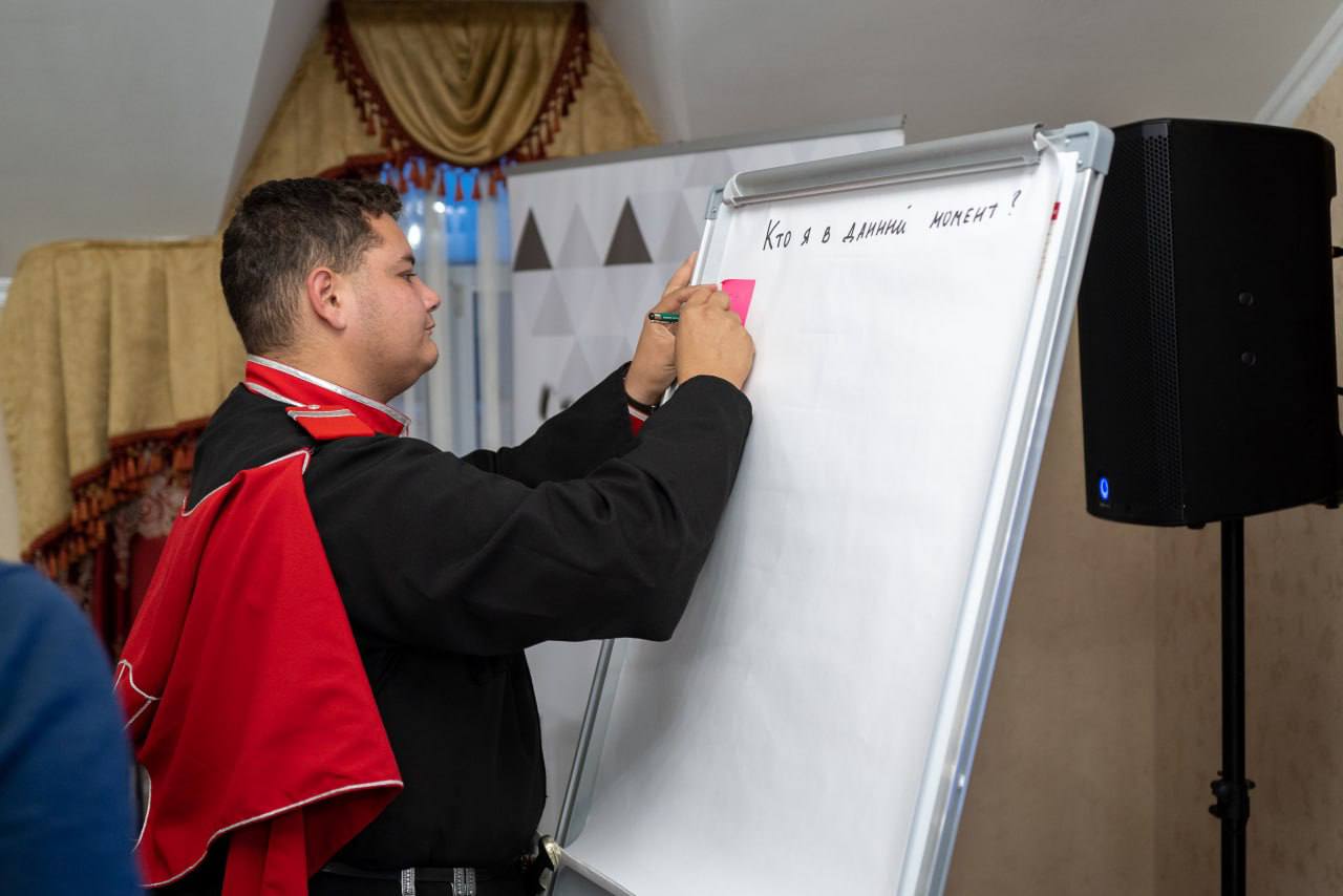 Более 100 лидеров молодежной политики Адыгеи приняли участие в региональном слете «Молодежка» Более 100 лидеров молодежной политики Адыгеи приняли участие в региональном слете «Молодежка»