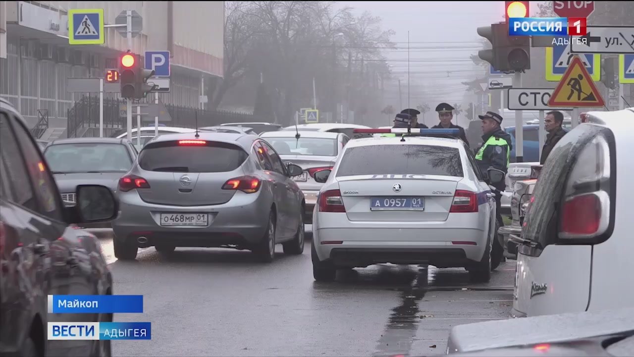 Как навести порядок на парковочных местах в Майкопе и Тахтамукайском районе? Работая над этой проблемой, ГИБДД по Адыгее проводит рейды в местах интенсивного движения транспорта, которое затрудняют нарушители правил парковки...