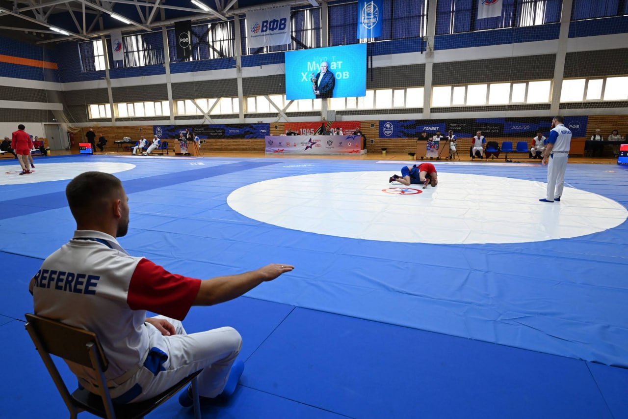 В столице Адыгеи во дворце спорта «Оштен» проходят IX Всероссийские юношеские соревнования по самбо на призы 11-кратного чемпиона мира, заслуженного мастера спорта России Мурата Хасанова В столице Адыгеи во дворце спорта «Оштен» проходят IX Всероссийские юношеские соревнования по самбо на призы 11-кратного чемпиона мира, заслуженного мастера спорта России Мурата Хасанова